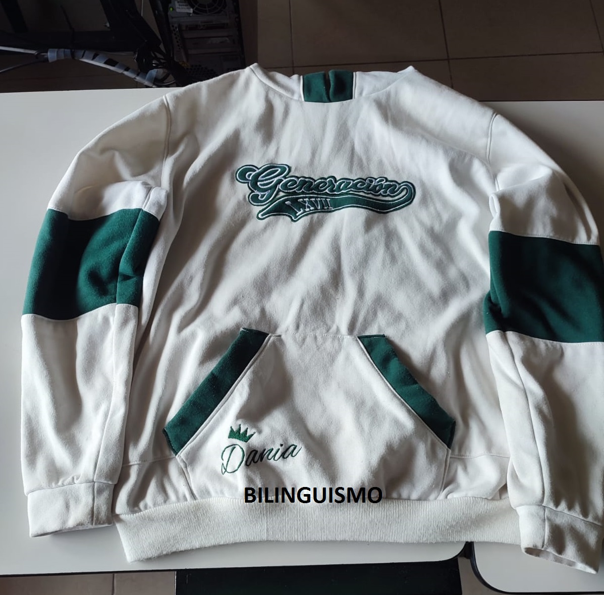 Buso escolar gris